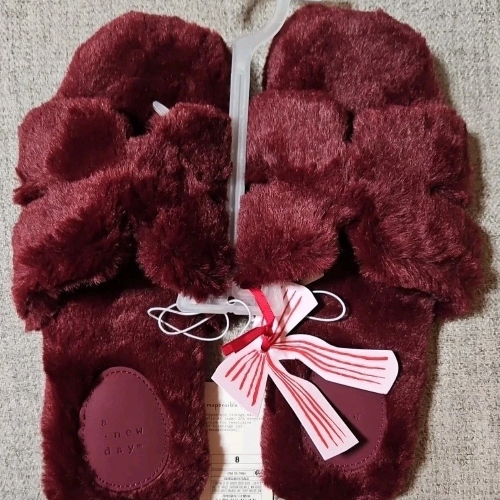 A New Day Women's Burgundy Faux Fur Slippers Sz 8